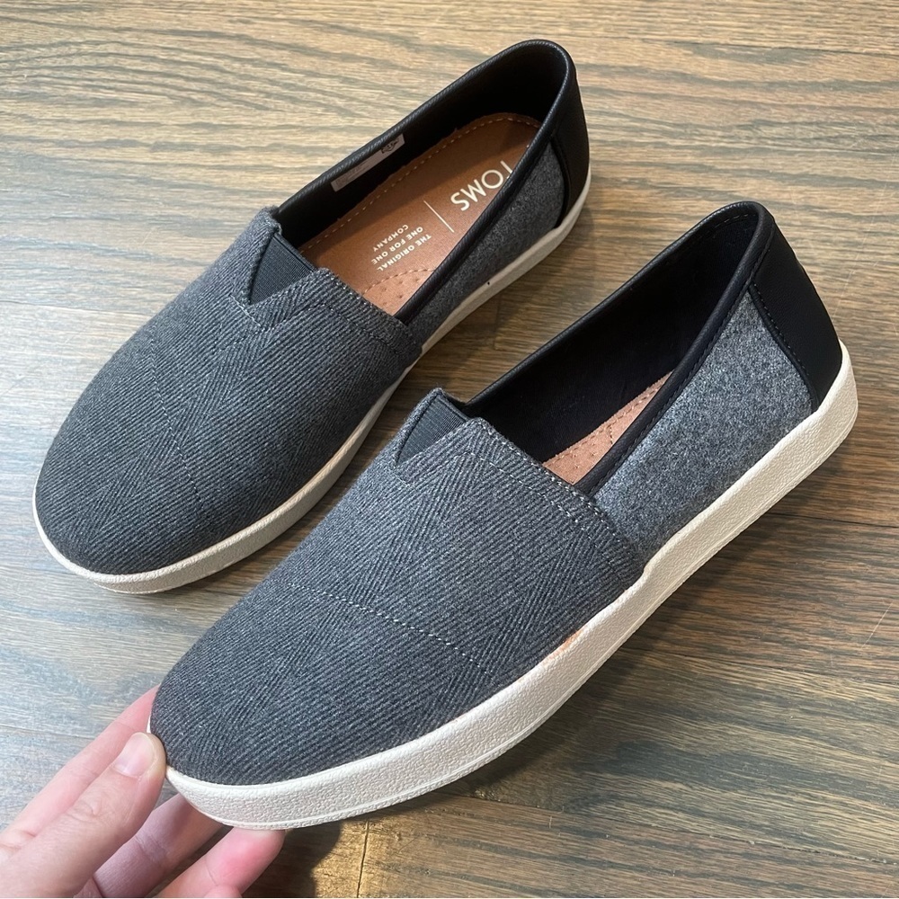 New TOMS Herringbone Avalon Slip On Sneakers Mens size 7